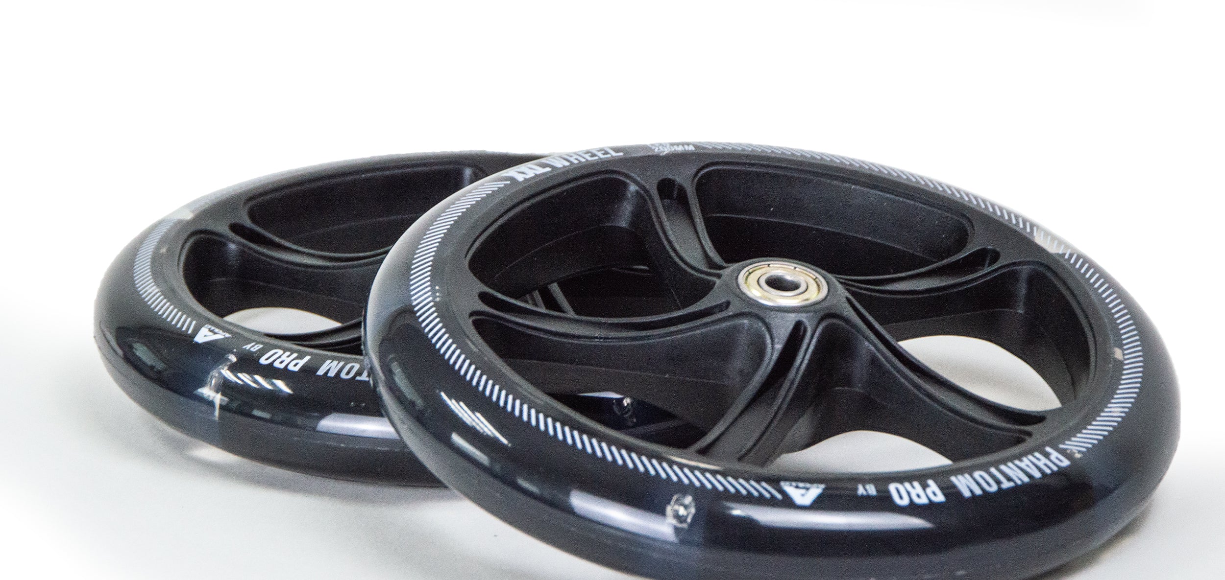 Apollo - 200 mm zestaw zapasowych kół do City Scooter - Phantom / Spectre - LED Czarny Transparent